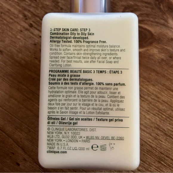 Clinique 6.7 oz Dramatically Different Moisturizing Gel - Picture 2 of 2